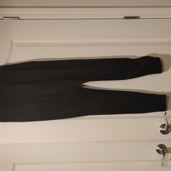 Men's Nike Track Pant With Tapper Leg - Picture 2 of 2